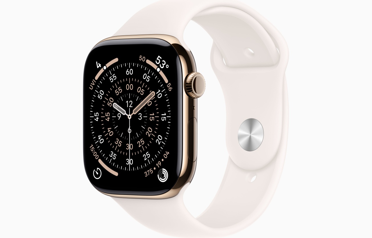 Apple Watch Series 11 GPS + Cellular 46mm Gold Titanium Case with Light Blush Sport Band